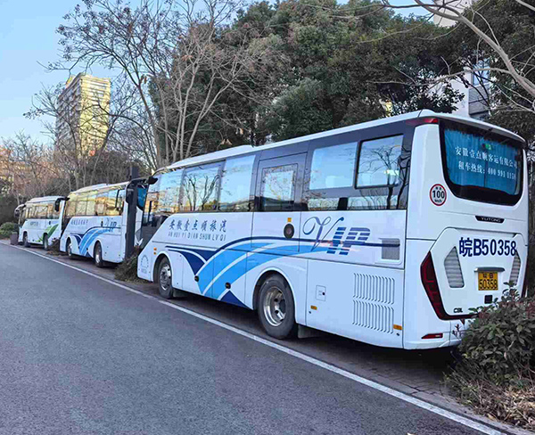 大巴車